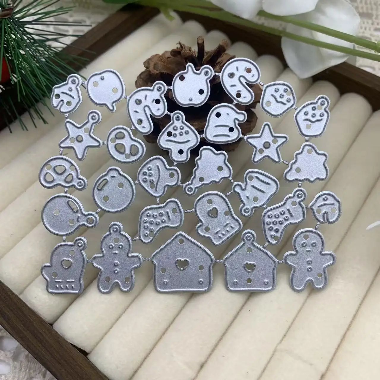 Verbundene Weihnachts-Lebkuchenmann-Haus-Stern-Anhänger Metall-Stanzformen DIY Feiertags-Scrapbooking Karten-Prägung Bastel-Stanzformen
