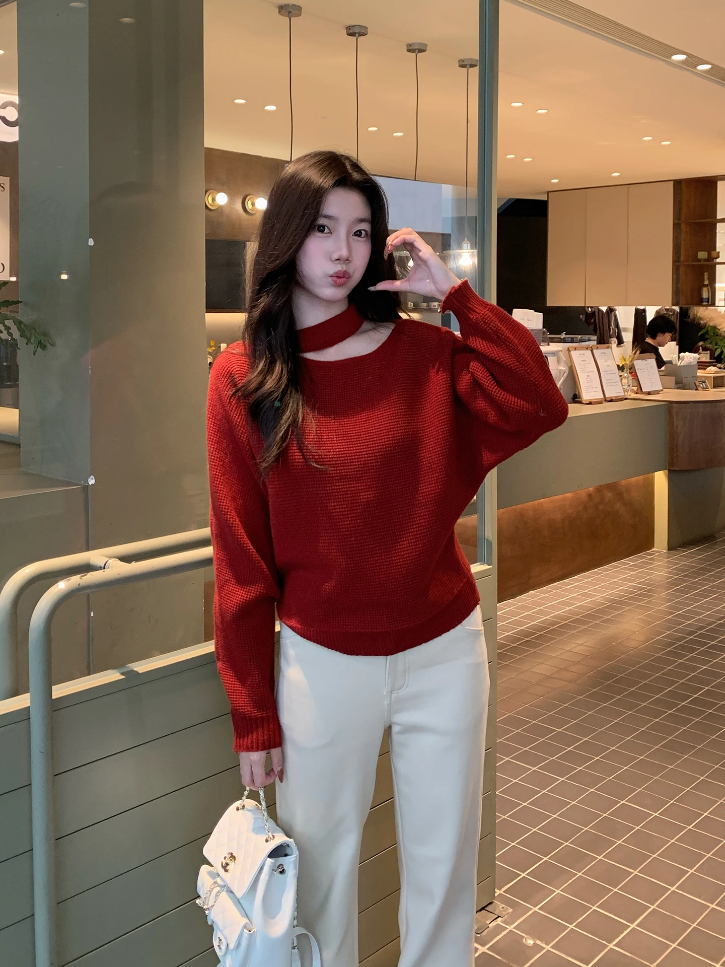 

Корейский вязаный свитер с асимметричным плечом в стиле Cisas Aosphere, осенне-зимняя модная коллекция Wen Xin Paper Kiss Trace