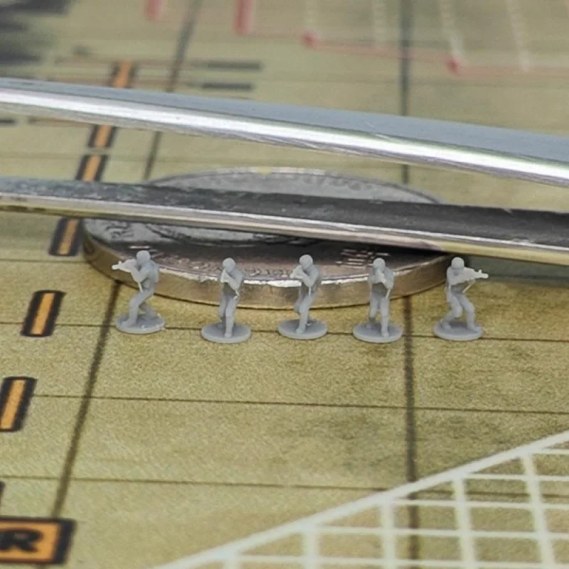 Universal Combat Posture Soldier Resin Model 1/350 oder 1/700 Ship Scene Model SL004