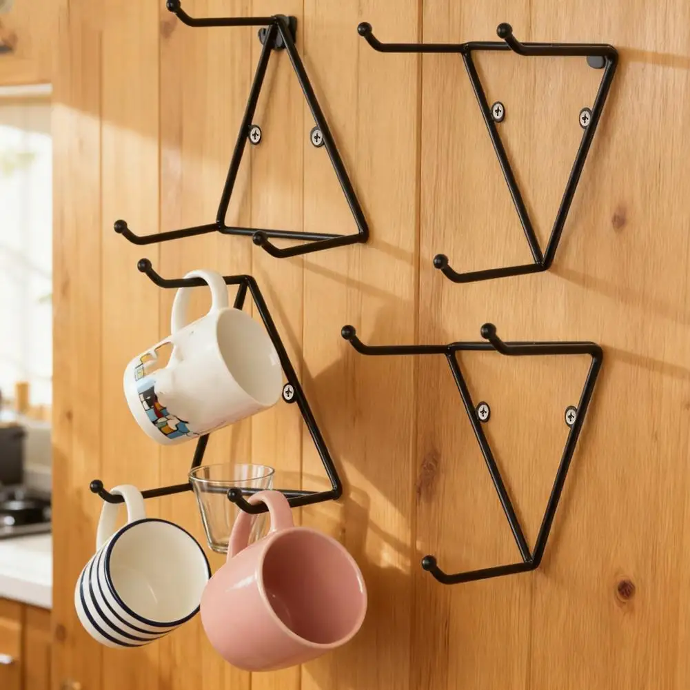 منظم كوب معدني هندسي حامل كوب قهوة مثلث معدني مع 3 خطافات لتنظيم مكتب المطبخ وجدار أسود غير لامع