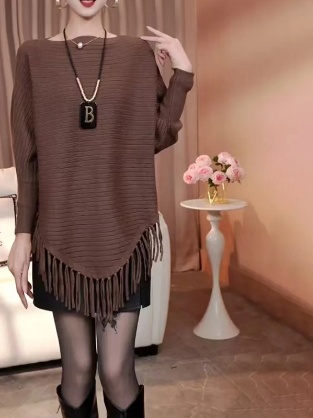 

Модный вязаный свитер с бахромой и рукавами «летучая мышь» для женщин, свободный, универсальный, стройнящий, средней длины, осенне-зимний, новый, стильный...