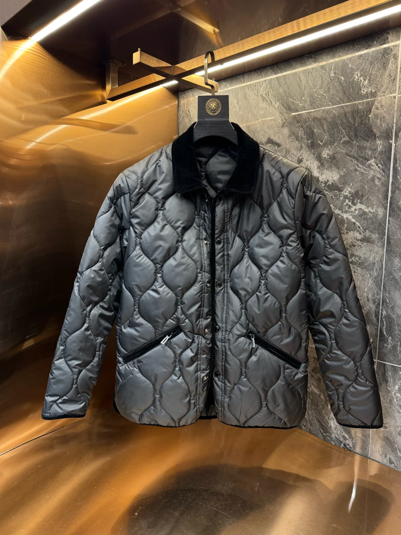 

Новая зимняя мужская повседневная хлопковая куртка с утеплением, простой дизайн, корейская версия, приталенный крой, с воротником, обновленная версия