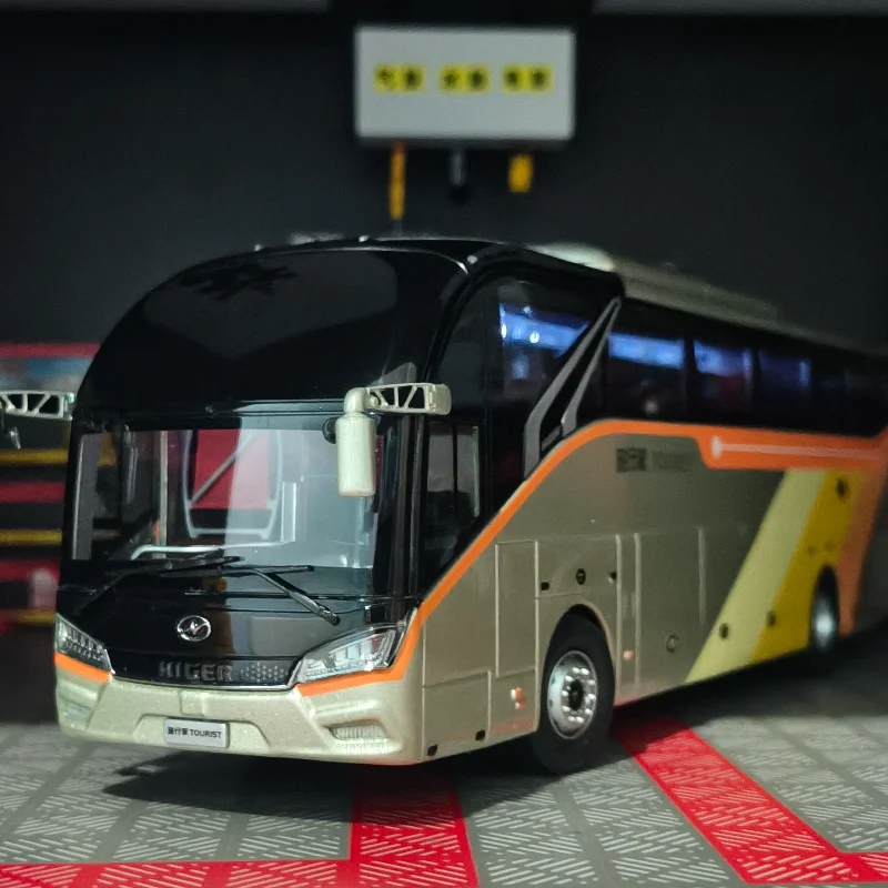 

Литой под давлением масштаб 1:42 Higer Traveler, оригинальная заводская модель автобуса из сплава с двойной дверью, Коллекционная игрушка в подарок, сувенир, украшение для дисплея