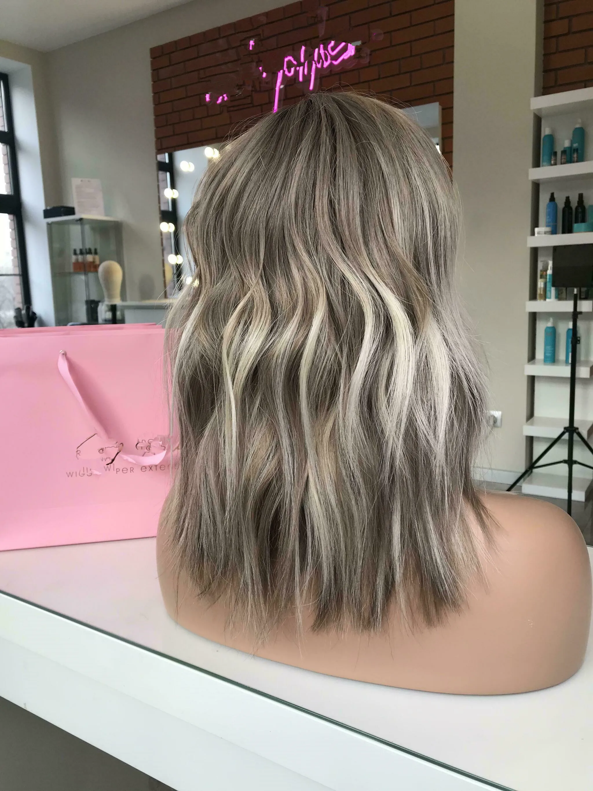 

Ombre Ash Blonde 180% Brazilian Water Wave Short Bob Wigs 13x4 Transparent Lace Frontal Wig Pre Plucked With Baby Hair For Women