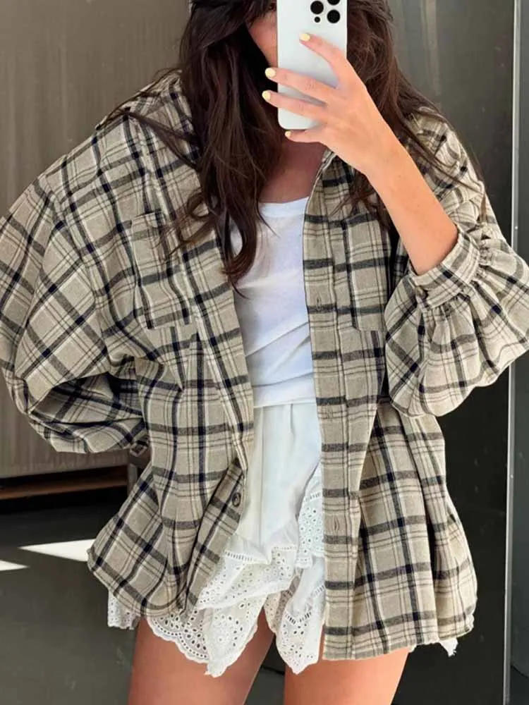 

BKQU Vintage Loose Plaid Shirt for Women Cotton Lapel Long Sleeve Casual Tops Elegant Classic Pockets Female Plaid Blouse 2025