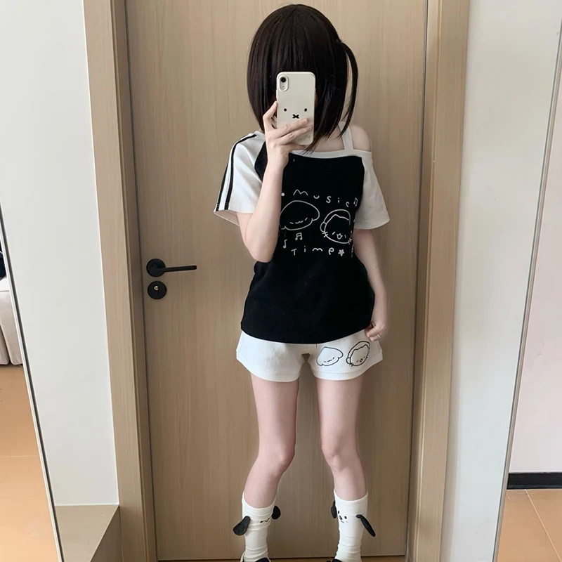 Zoete en schattige subcultuurprint Schuine schouder Off-the-shoulder Top met korte mouwen en shorts Tweedelig pak voor dames