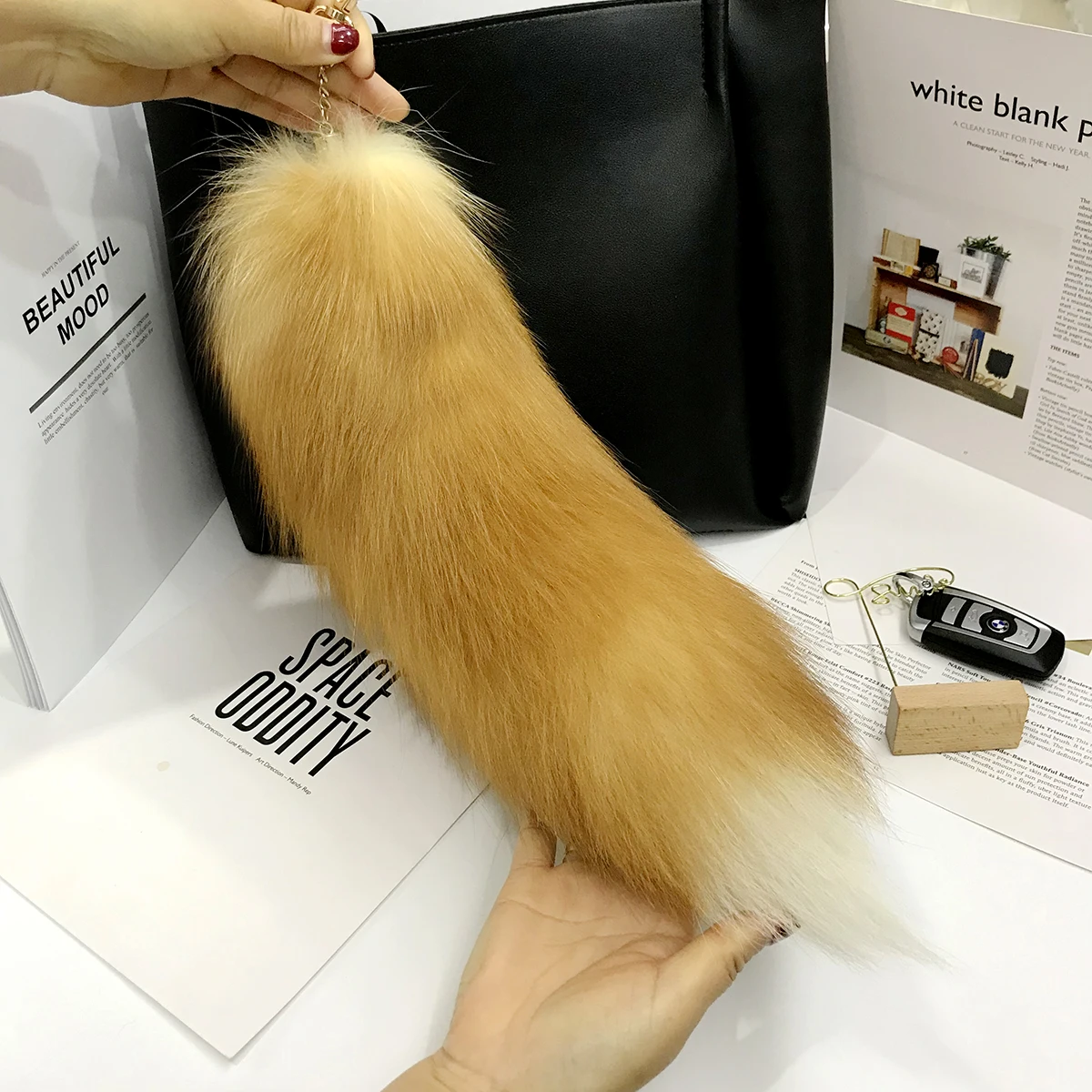 Real Fox Fur Tail Keychain Large Natural Fur Tail Keychain Pendant Cosplay Tail Cute Wolf Fox Tail Fur Car Keychains for Women