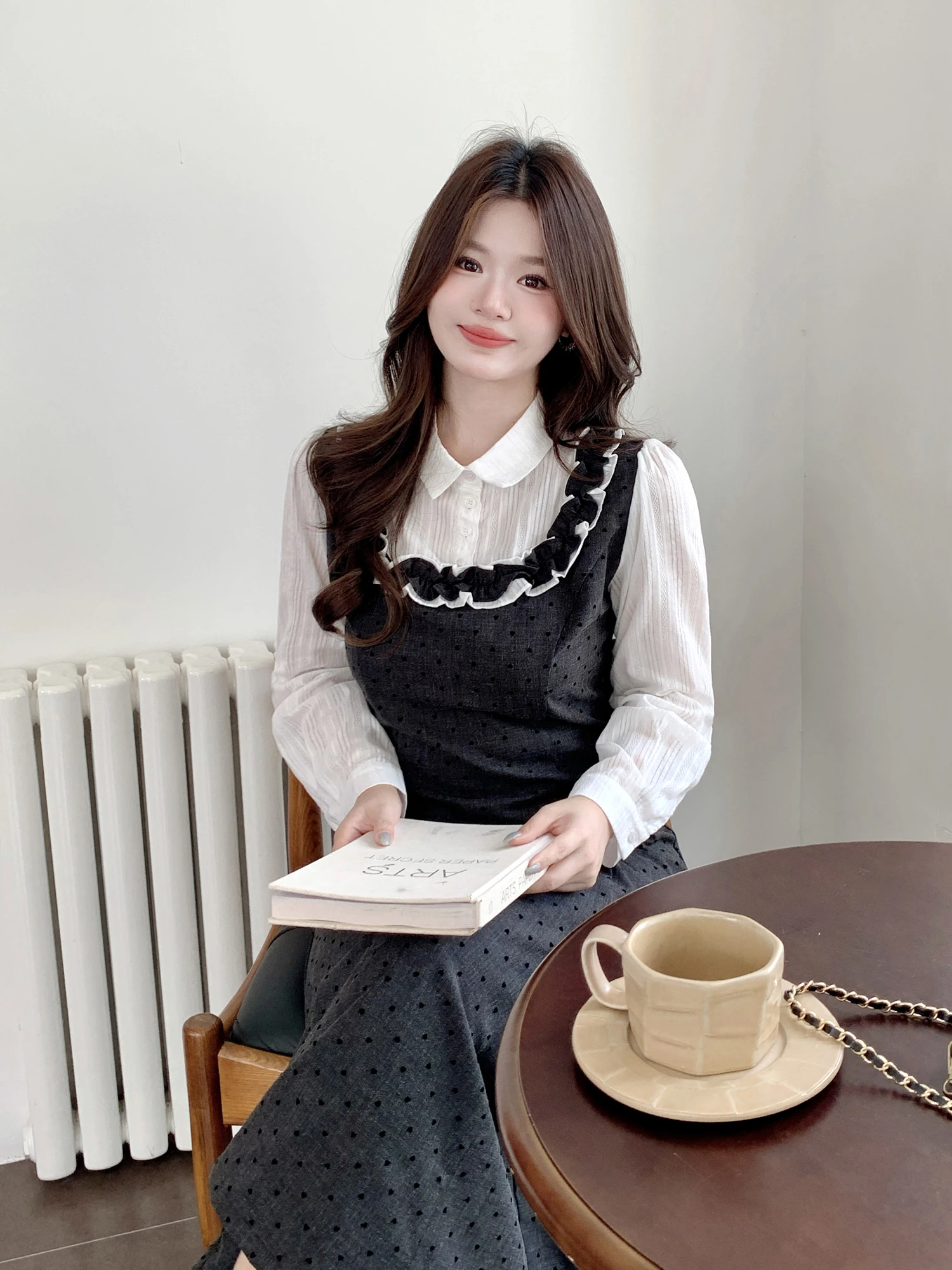 

Длинное плавающее платье све больших размеров с рюшами по краю для женщин, осень-зима, модный элегантный утягивающий макси-воротник с воротником