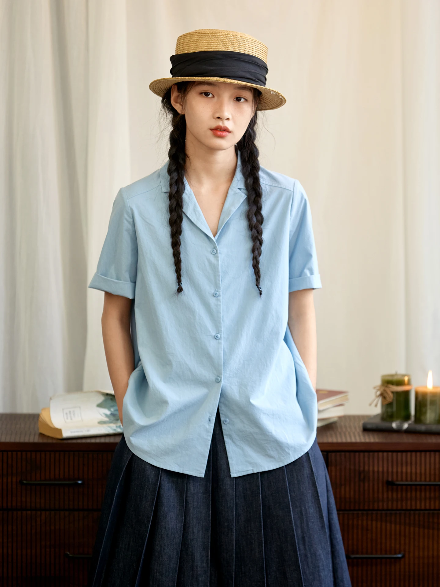 

Повседневная синяя рубашка оригинального дизайна, удобная для поездок на работу, свободного кроя, с коротким рукавом, женская летняя блузка, универсальный топ с V-образным вырезом на пуговицах, хлопок...