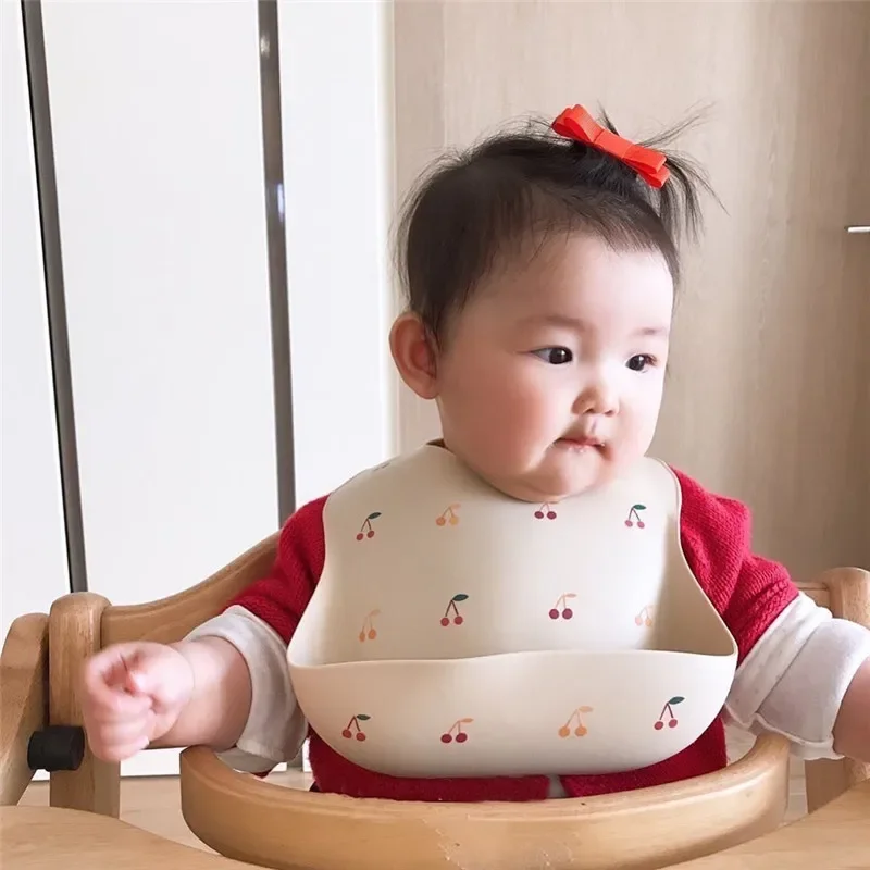 

Korean Style Baby Bib Ins Fashion Waterproof Silicone Adjustable Anti Dirty Feeding Bib with Food Pocket