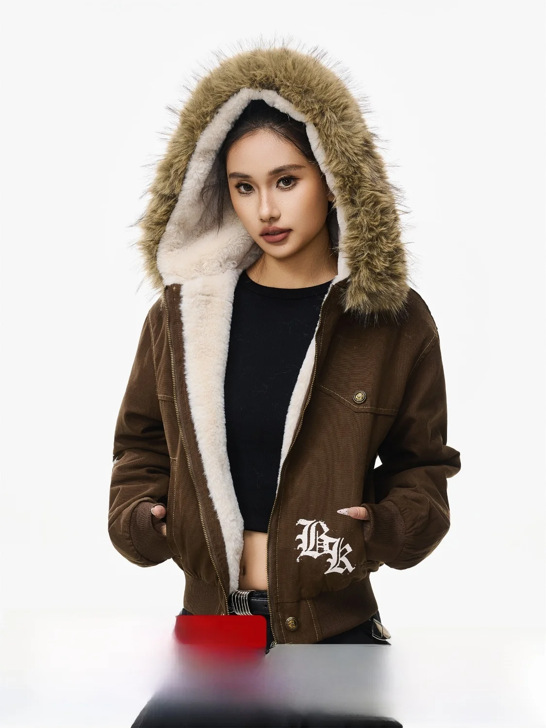 

Thiened ort Cotton Jaet Women's Street Sle Coat with Hood And Detachable Large Fur Collar Retro American Design