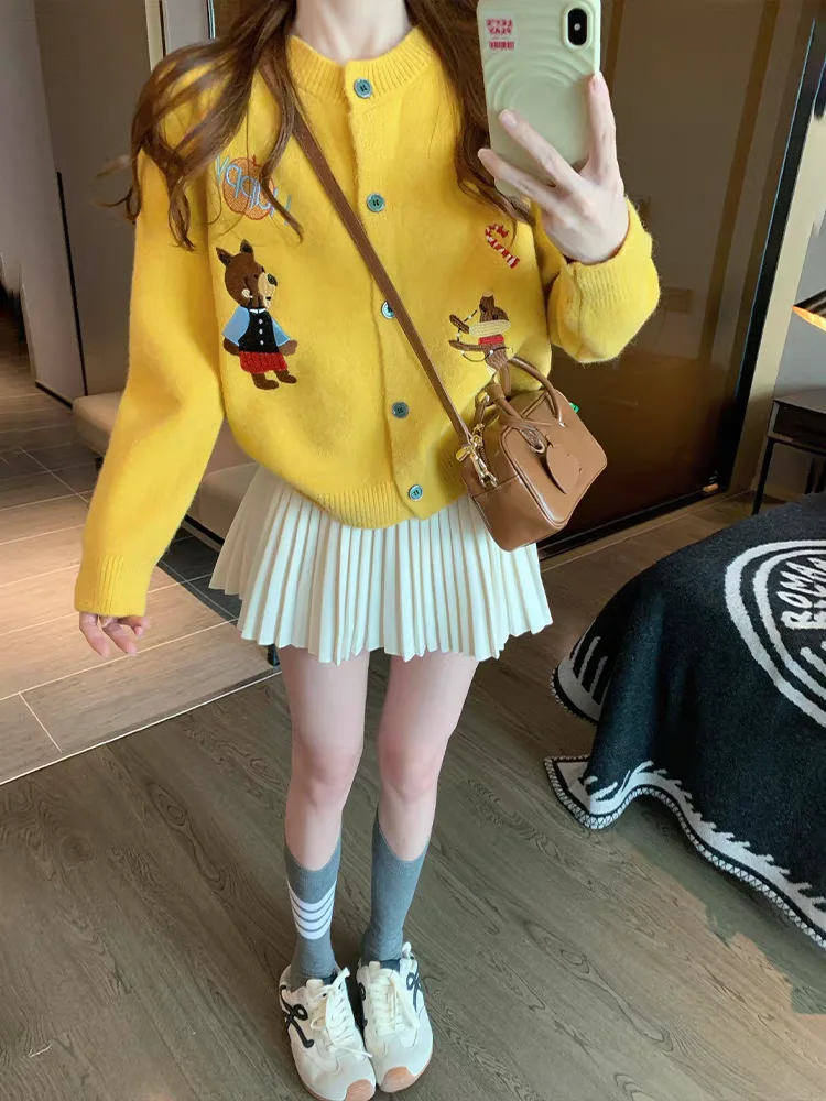 เสื้อคาร์ดิแกนปักลายการ์ตูน แฟชั่นผู้หญิง ทรงหลวม เสื้อสเวตเตอร์แขนยาว กระดุมแถวเดียว ผ้าถัก รุ่น 2025 F278