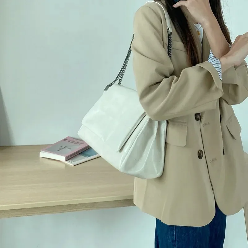 

2025 New Spring and Summer Ladies Chain Handbag Large Capacity Commuter Bag High End Fashion Shoulder Armpit Bag