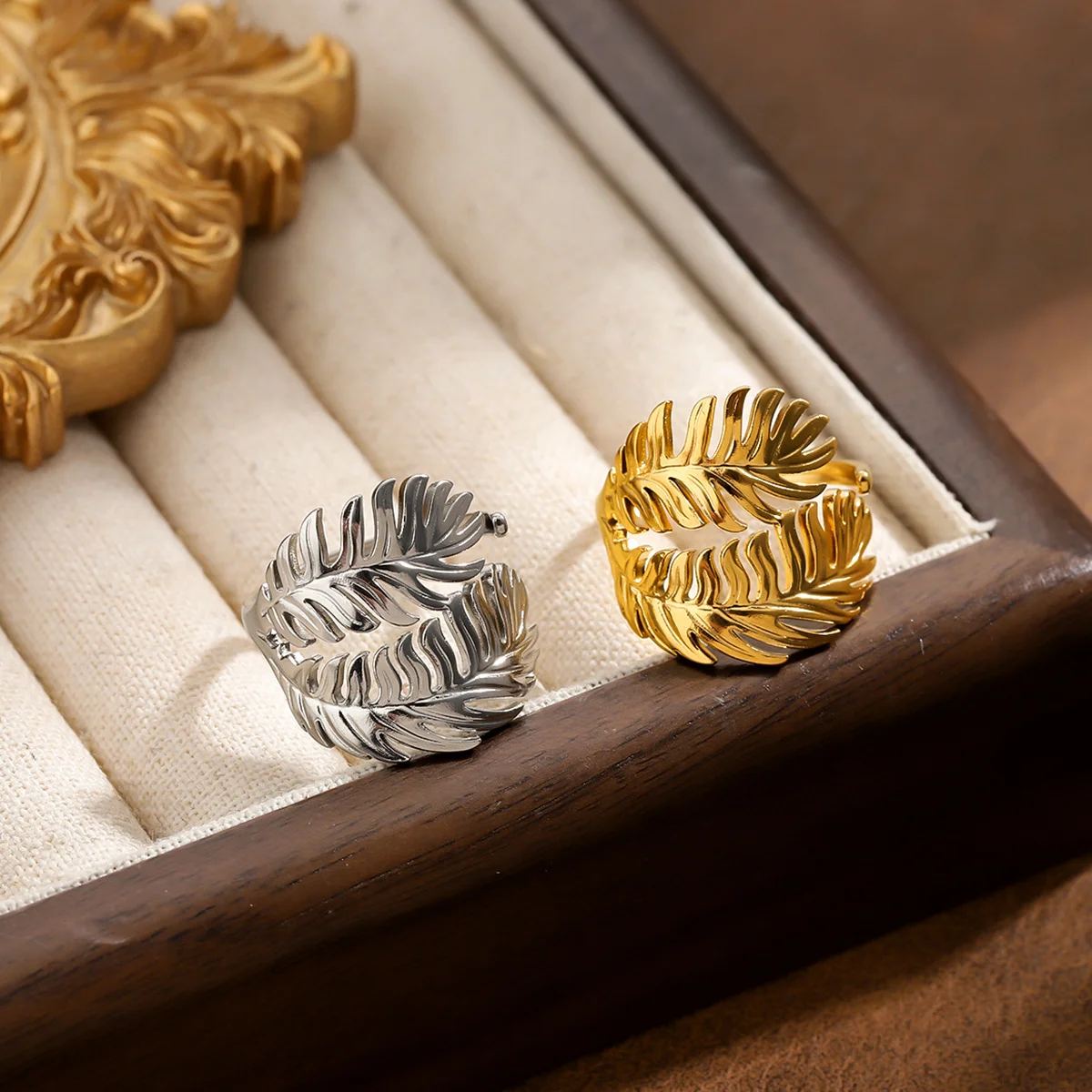 

Light luxury feather gold-plated stainless steel ring, waterproof and non-fading heavy metal, with adjustable finger ring