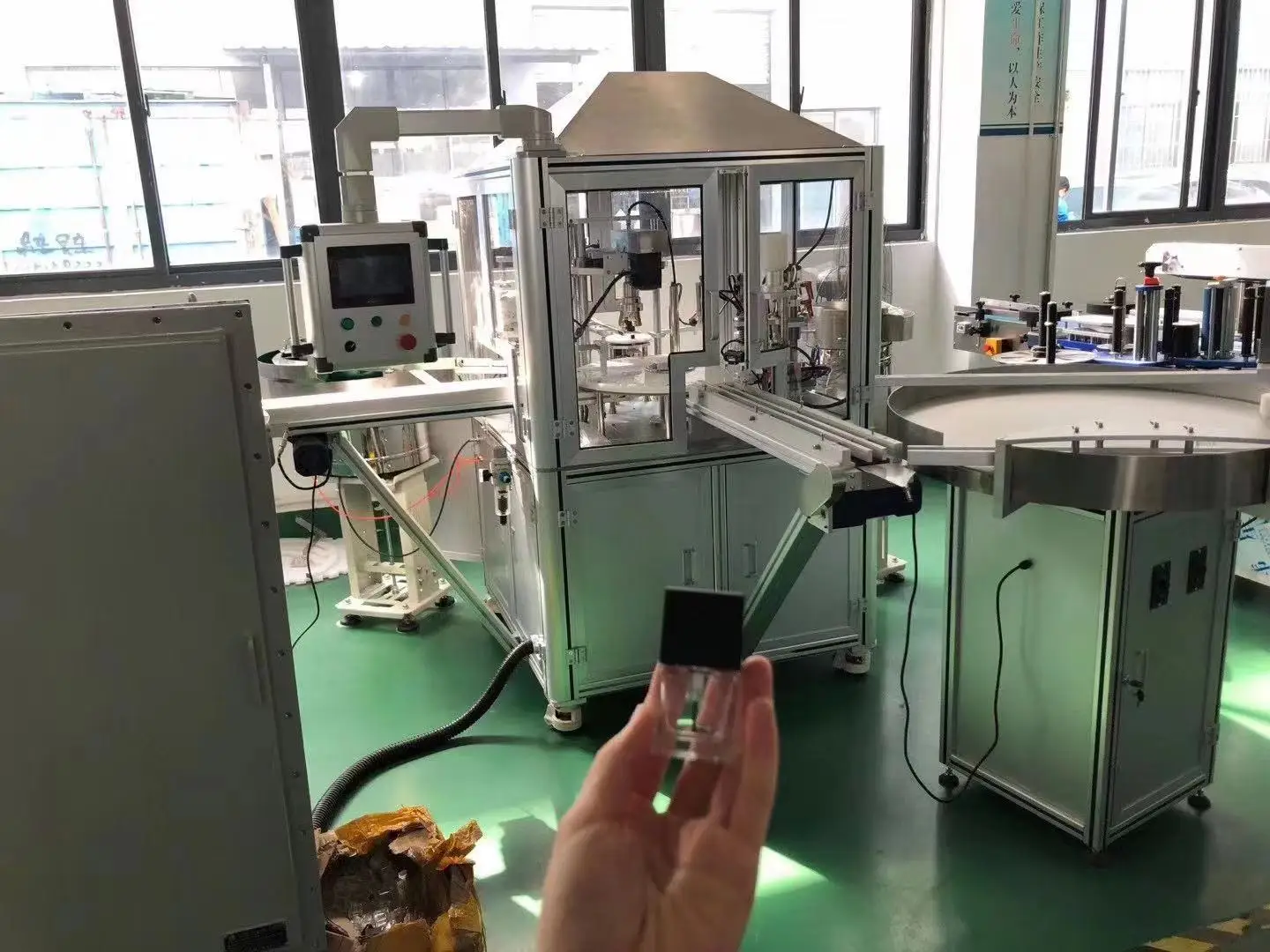 Tappatrice automatica Tappatrice Tappatrice a doppia testa a pressione sottovuoto