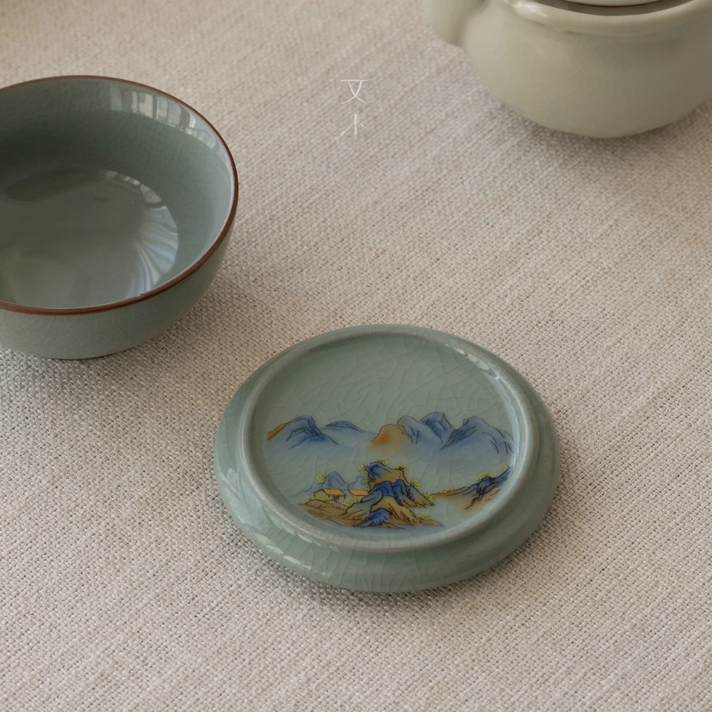 

Чайный набор Wen Xiaocai: чашка с крышкой, блюдце и подставка из керамики с глазурью Ice Cra Glaze для индивидуальных интересов и сценариев использования