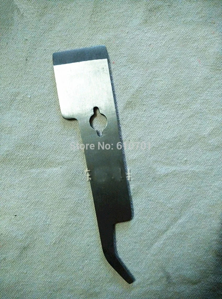 Outil d'apiculteur en forme de 'J' de 15 cm de long, avec une pointe de ciseau tranchante usinée pour gratter et ouvrir les ruches tenaces.