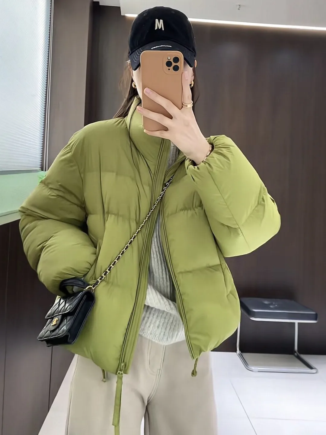 

Korean Style Stand Collar Women's down Jacket Fashionable Warm Bread Style Short Outerwear Premium Feel Winter Coat