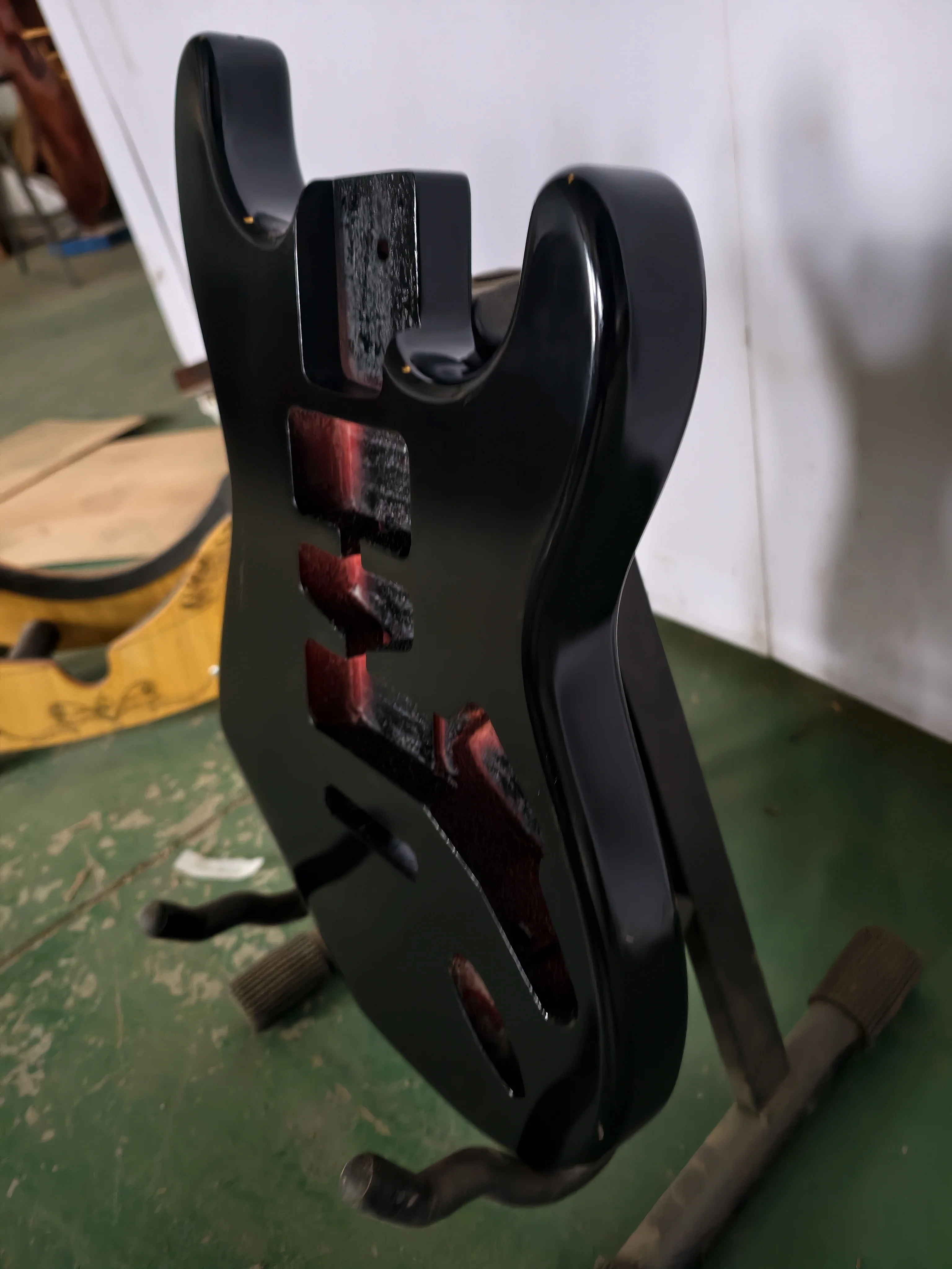 Minor defects electric bass guitar body completed, Fender style, ST guitar barrel, SSS bass panel, pure black