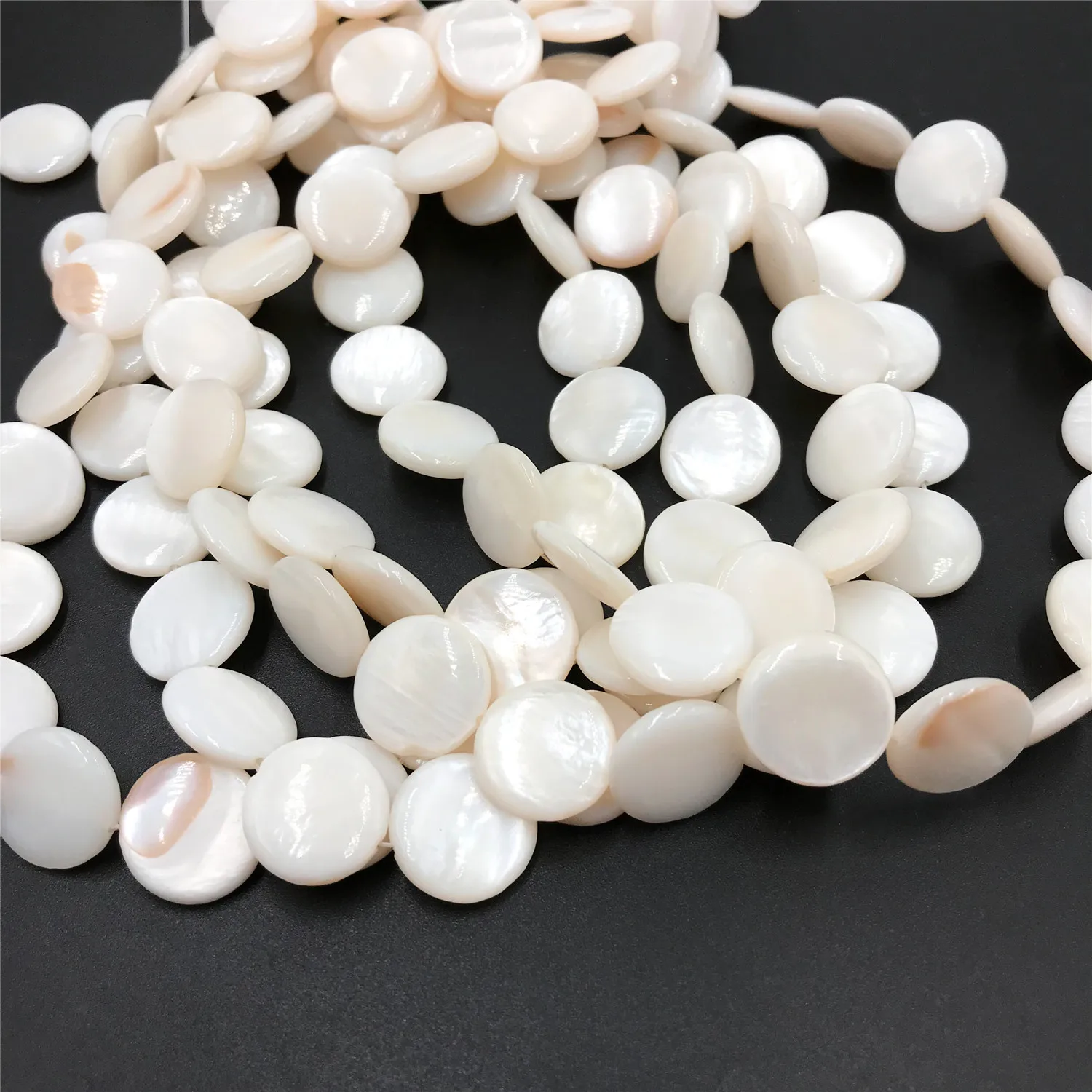 Natural White Freshwater Shell Beads Round Flat Shell Bead Mother Of Pearl Loose Beads for Jewelry Making DIY Bracelet Necklaces