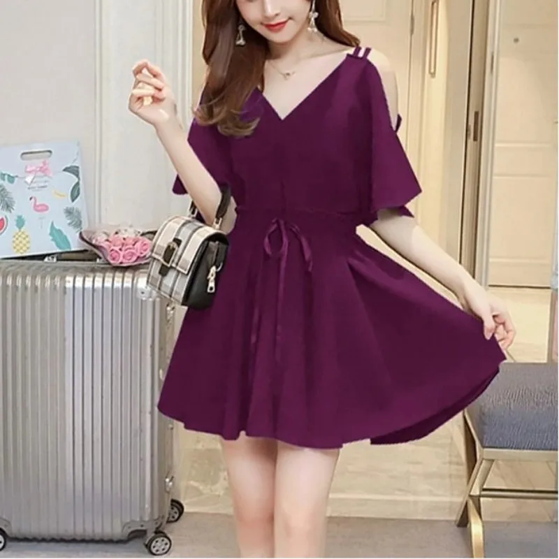 السيدات الخامس الرقبة البساطة الاتجاه الأنيق مزاجه فساتين السيدات بلون أزياء ضئيلة قبالة الكتف الصيف نمط جديد