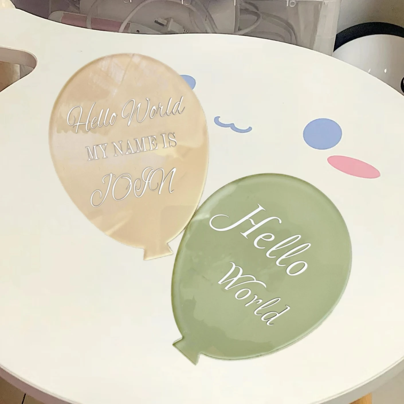 

1Pcs Painted Balloon Acrylic Disc for New Baby / Birth Announcement Gender Reveal / Hello World/Photo Prop/Baby Arrival Sign