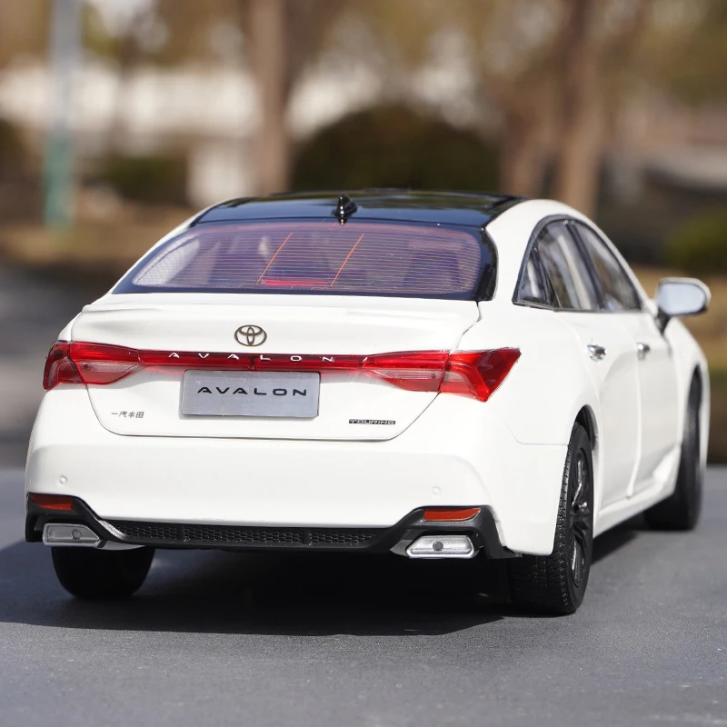 1:18 TOYOTA Avalon Legierung Auto Modell Diecast Metall Fahrzeuge Auto Modell Hohe Simulation Sammlung Jungen Spielzeug Für Kinder Geschenk Dekoration