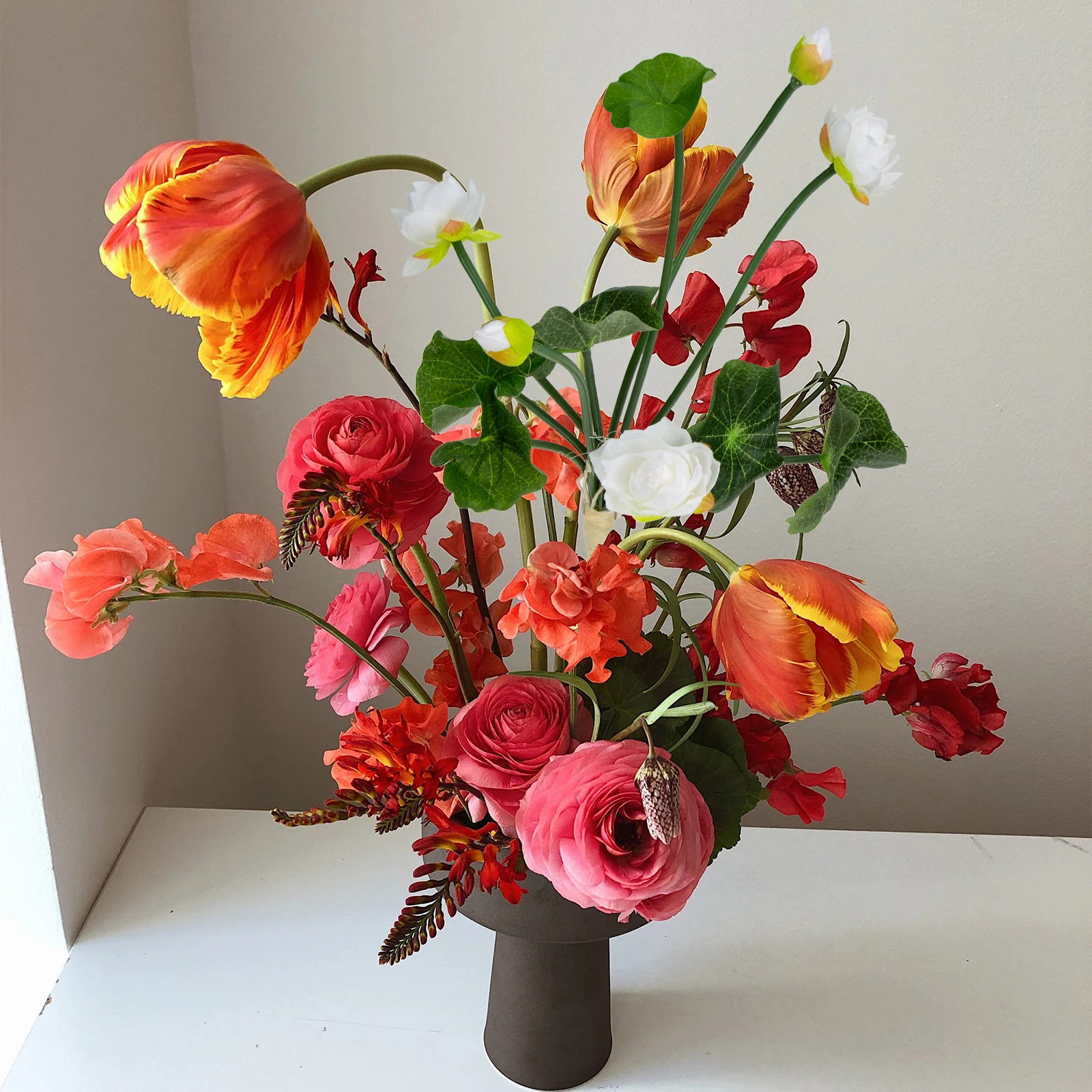 

2Pcs Artificial Lotus Decoration Lifelike Simulation Lotus for Home Office Garden Green Plant Decor Wedding Party Scene Layout