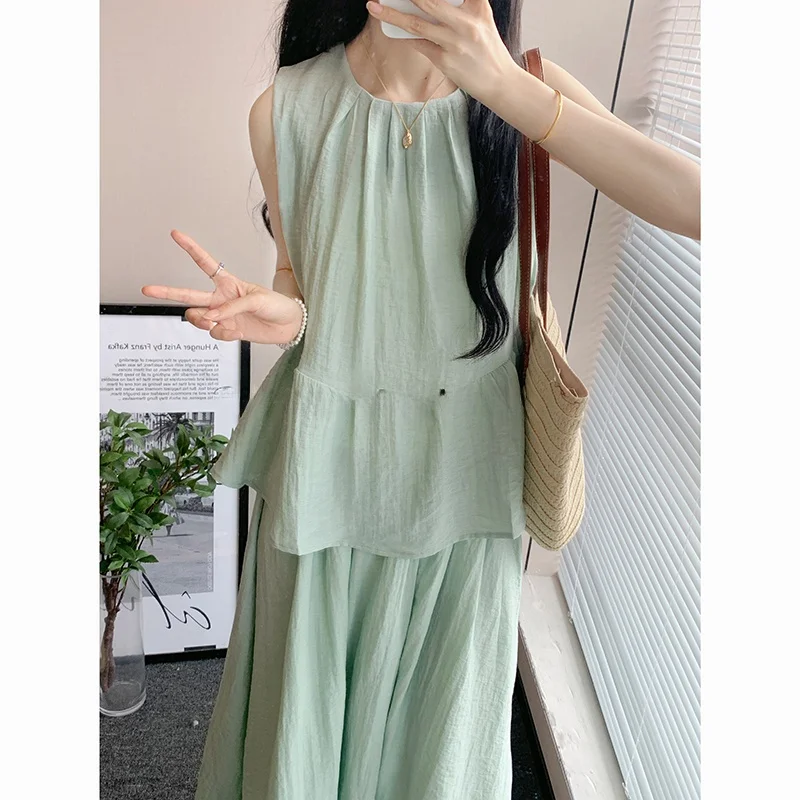 

Летний комплект Amy: Женский комплект из двух предметов — легкий жилет и юбка А-силуэта с завышенной талией