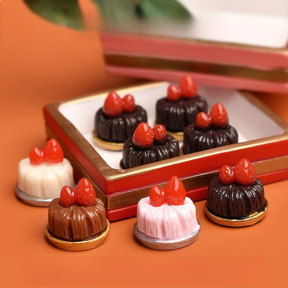 100pcs Wholesale Simulated Strawberry Cake Resin Cabochon DIY Phone Case Hairpin Keychain Earrings Scrapbook Miniature Craft