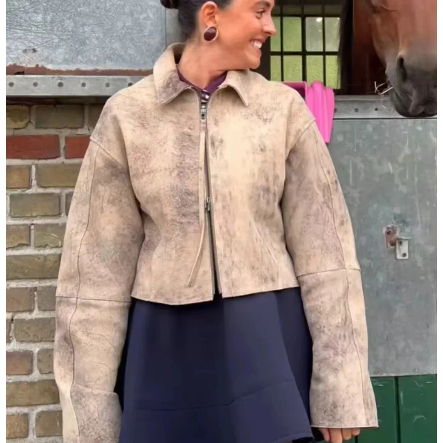 冬の新作レディースカジュアルスリーブジッパー装飾ロングスリーブプリントジャケットコートデザインファションセンセーション