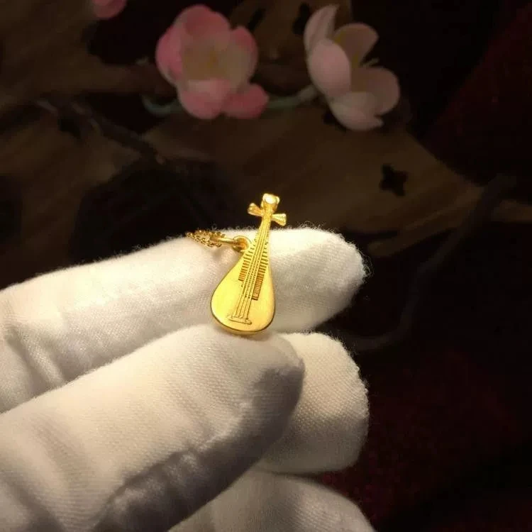 Classical Gold Plated Pipa Instrument Pendant Necklace for Women Charm Clavicle Chain Necklace Vintage Jewelry Accessories