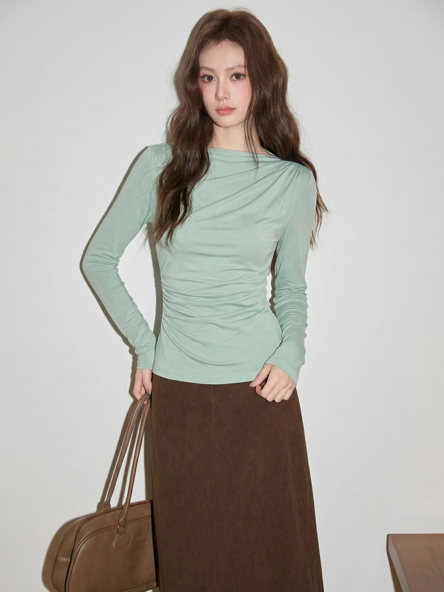 

Spring een Long Sve Slim Fit T-irt Women's Early Season Design Sense Uneven Fold Waist Inward Top Girl's Faion