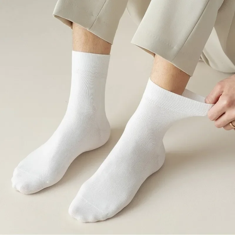 ผู้ชายธุรกิจถุงน่องสีทึบกลางถุงเท้าผ้าฝ้ายดูดซับเหงื่อBreathable Fallow All-Matchถุงเท้ายาวสําหรับชาย