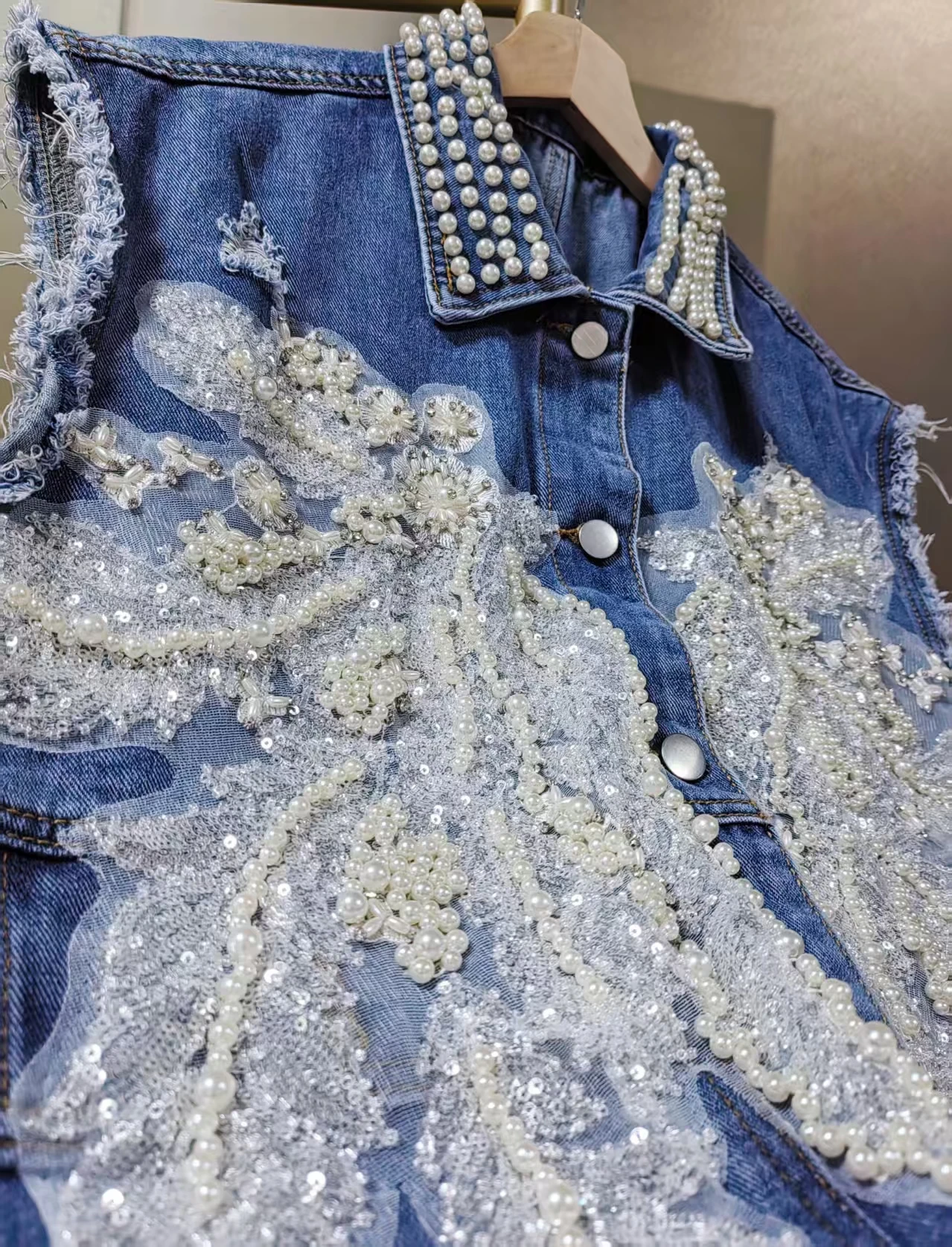 

High-end Pearls Beads Stitch Sleeveless Denim Loose Casual Cardigan Coat For Women 2025 Spring Embroidered Flares Jean Jackets