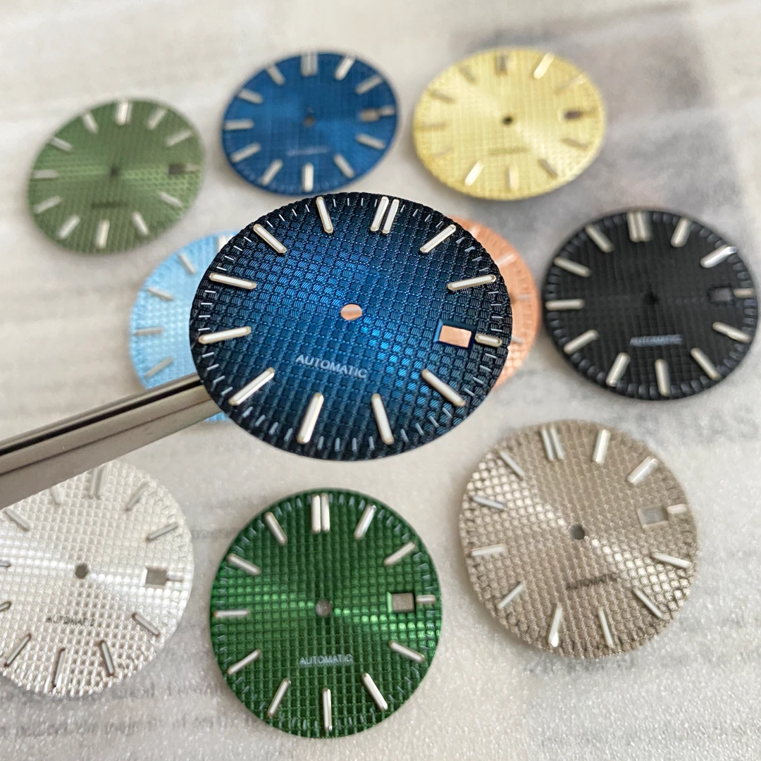 NH35 تعديل الطلب ، سطح ميكانيكي أوتوماتيكي ، توهج أخضر ، سطح شريط فضي ، حركة NH36 بقطر 31.8 مللي متر