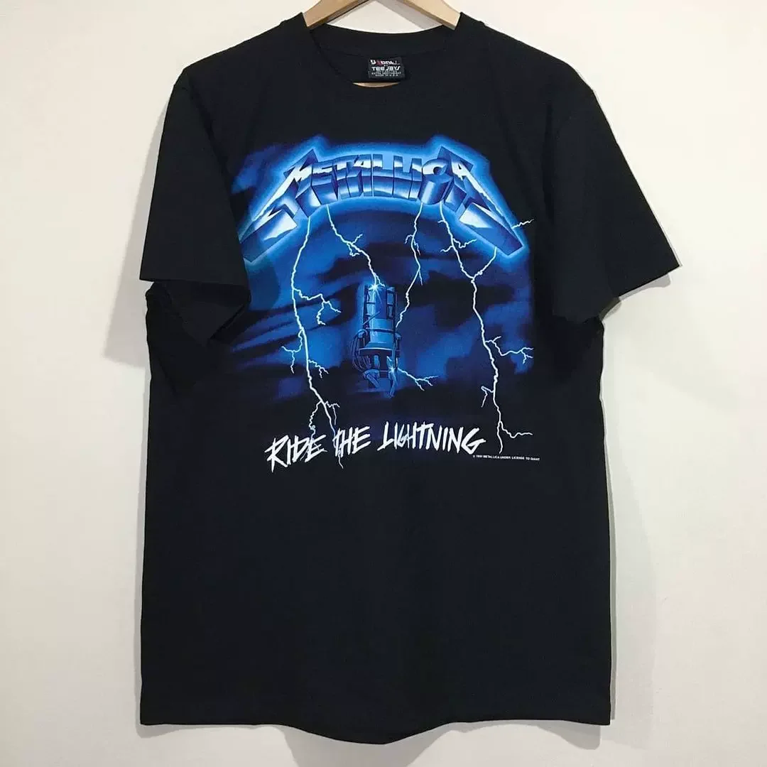 Metallica Vintage Short-Sleeved Tee Relaxed Fit Trendy Design Heavy Metal Band Graphic T-Shirt for Men And Women.cotton t shirt, 100% cotton tee, soft breathable t-shirt, summer short sleevetops, unisex graphic tee, plus size t shirts                    .