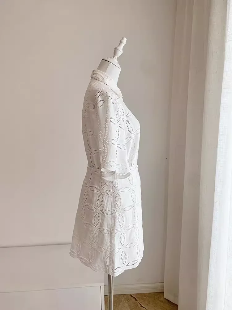 الجوف خارج التطريز الإناث الأبيض مجموعة بدوره إلى أسفل طوق قصيرة الأكمام بلوزة أعلى + ألف خط عالية الخصر تنورة صغيرة عطلة الدعاوى