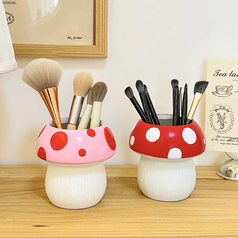 Fashionable Creative Cute Mushroom Pen Holder Stationery Storage Desktop Decoration Gift for Friends Birthdays