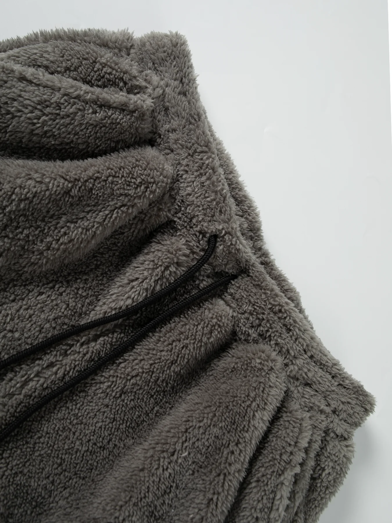 Men's Dark Gray Solid Color Plush Hooded Sweatshirt and Pants Two-Piece Set, Thickened Warm Sports Suit with Kangaroo Pocket, Loose Casual Street Style Indoor and Outdoor Outfit view 4