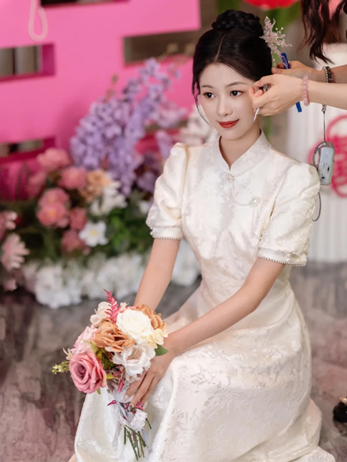 

Элегантное белое платье-ципао для невесты на свадьбу, повседневное, простое, в китайском стиле, длинное, с коротким рукавом, с цветочным узором