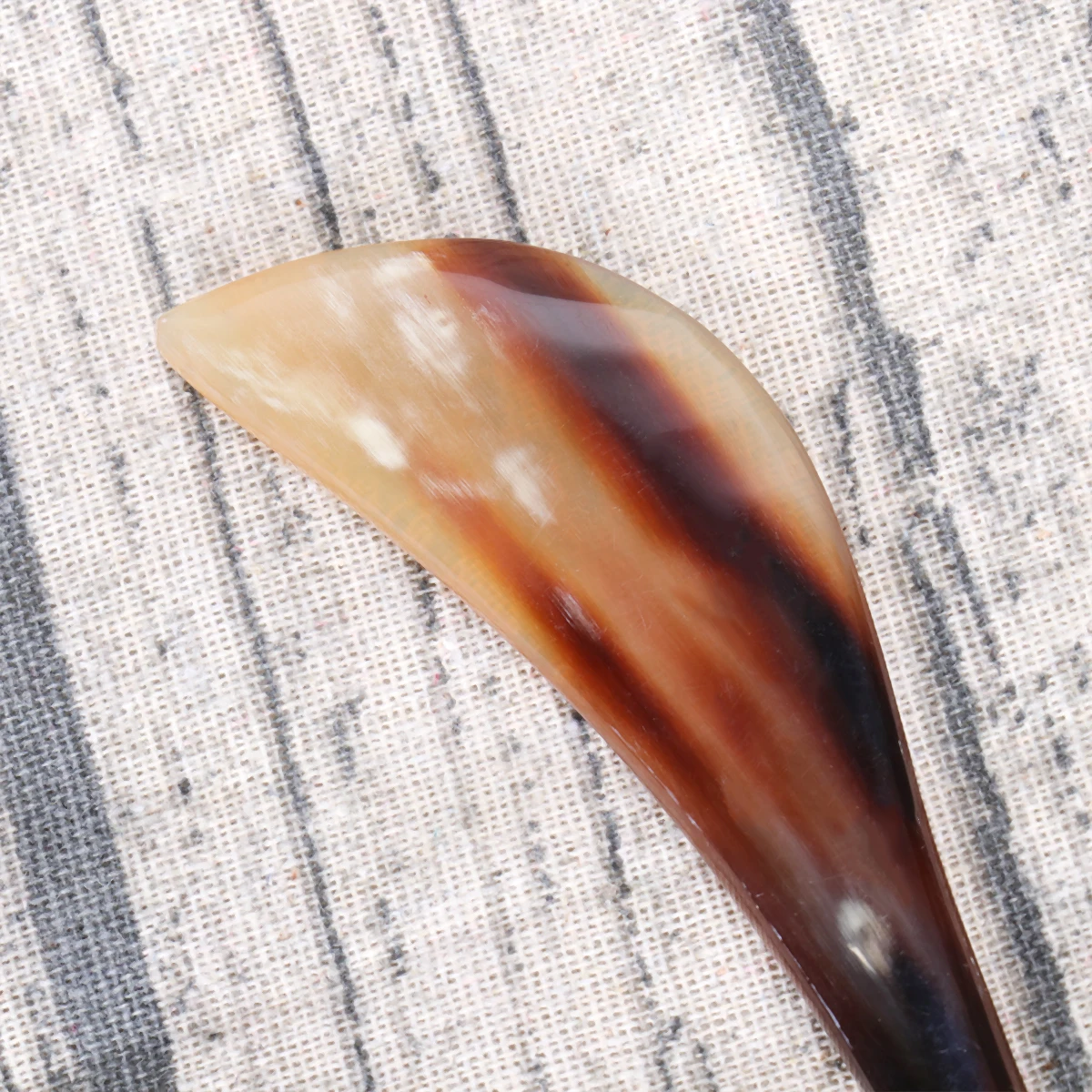 

Horn Massage Pen Natural Smooth Shape for Face Neck Back Pain Relief Skin Care Physical Therapy Scraping Plate Tool