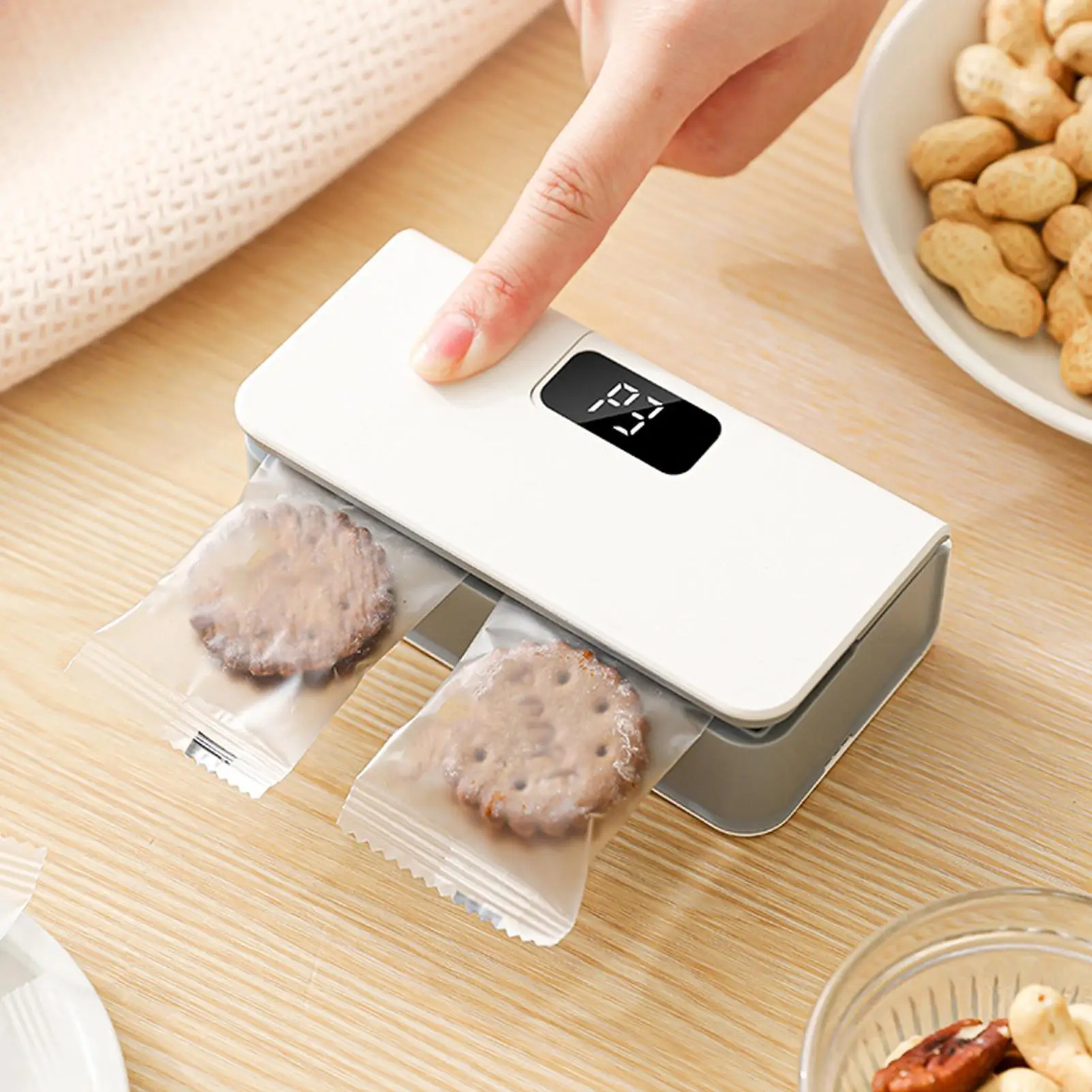 Food Vacuum Sealer Food Dustproof Bag Sealing Machine Portable fruit freshing packing tool For Snack Chips Sandwich Kitchen Home view 2