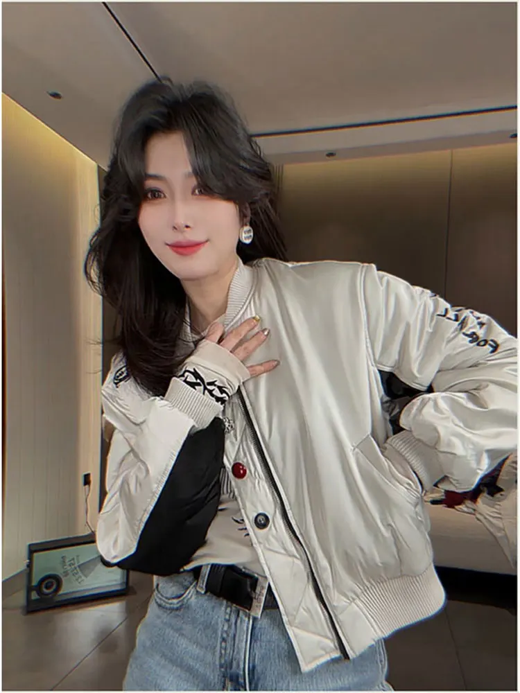 Damska kurtka baseballowa, kombinezon lotniczy, bluzka z guzikami, kontrastowe kolory, wiosenno-jesienna odzież wierzchnia.