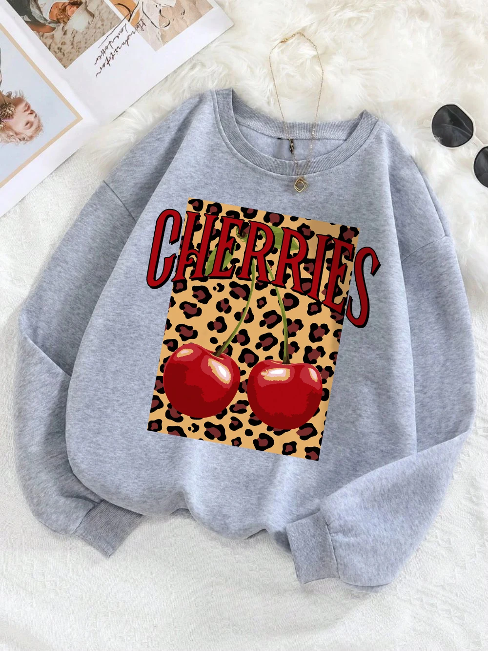 Leopard And Cherry Sweatshirt Womens Fruits Printing Hoodies Crewneck Loose Fleece Warm Tops Street Comfortable Woman Clothes