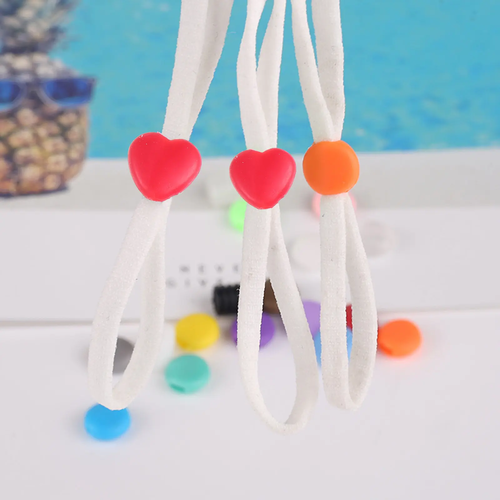 

200Pcs Adjustable Mask Rope Buckle Anti-Slip Cord Connector Heart Shaped Fastener for Face Mask Lanyard Band Clip