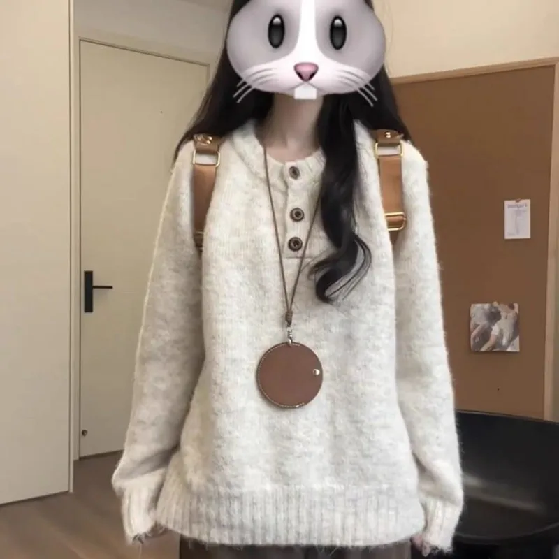 เสื้อสเวตเตอร์แขนยาวเนื้อนุ่มแบบน้ำมัน ยี่ห้อ Leiduo รุ่น Gentle Wind สำหรับผู้หญิง สไตล์ลำลอง ใส่เป็นเสื้อตัวในได้ เหมาะสำหรับฤดูใบไม้ร่วงและฤดูหนาว สีเทาแบบเฉพาะตัว