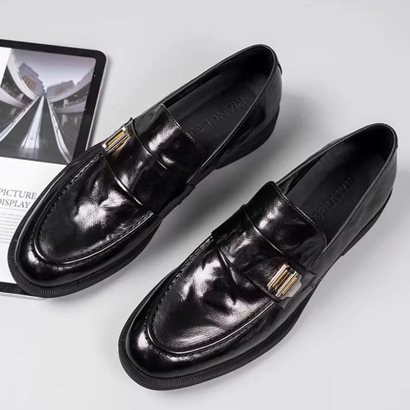 Anti-wrinkle Vintage Sheepskin Lining Buckle Leather Shoes Men Cowhide Padded Toe Loafers Slip-on Business Casual Driving Shoes
