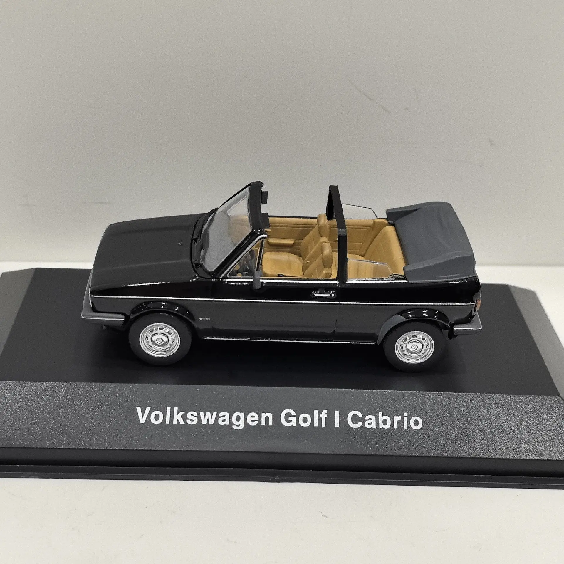Diecast IXO 1:43 Scale VW Golf I Cabrio VW Golf Convertible 2e Car Model