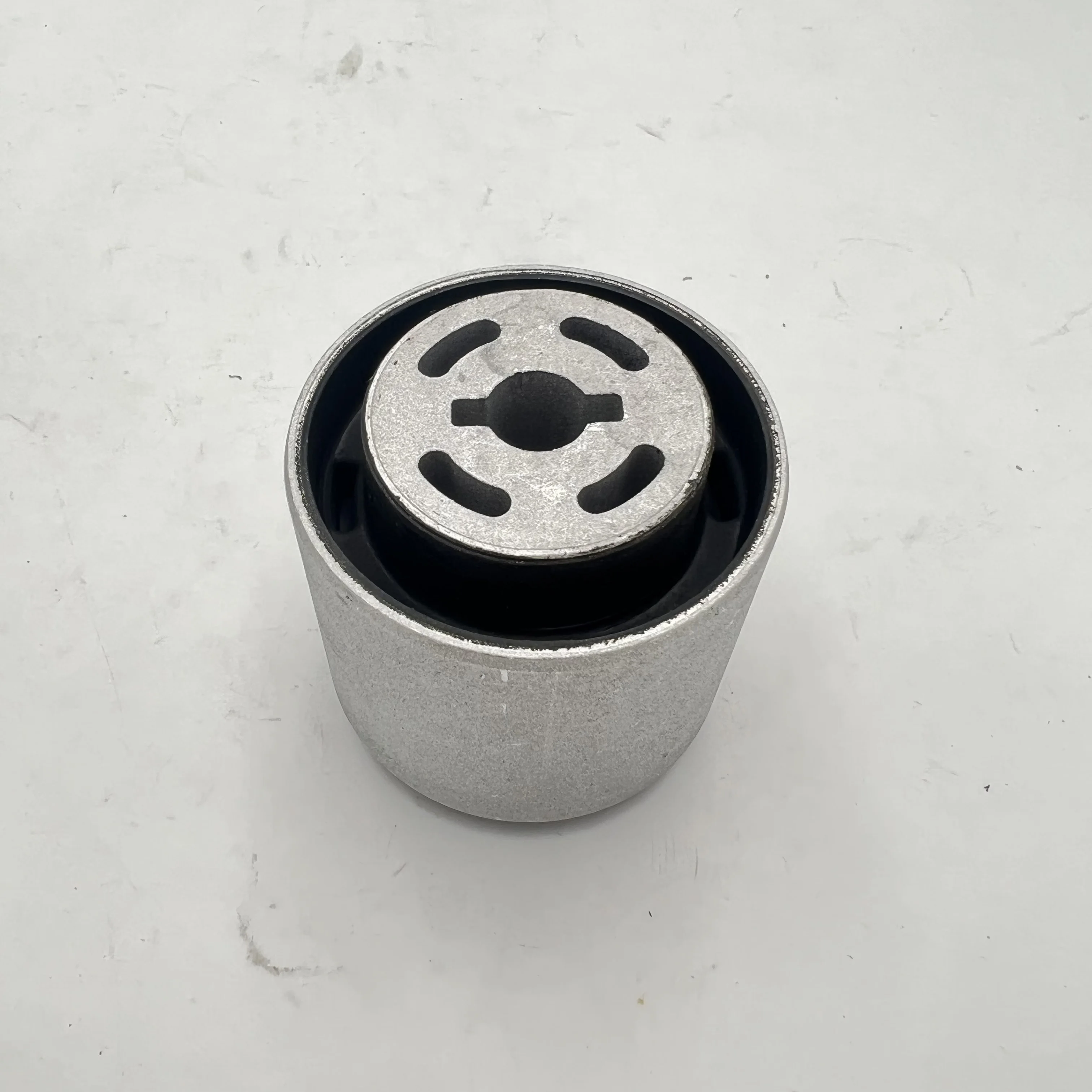 

68092607AA Front Axle Isolator Bushing Mounting Isolator for Jeep Grand Cherokee WK2 Dodge Durango 2011-2015 52124632AB
